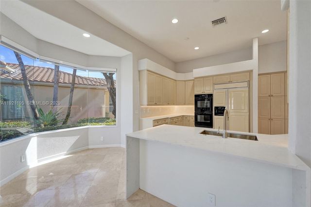 2456 Bay Isle Ct, Weston, FL 33327