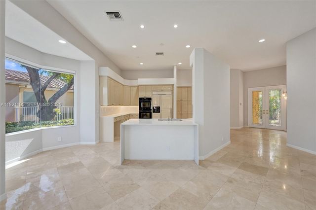 2456 Bay Isle Ct, Weston, FL 33327