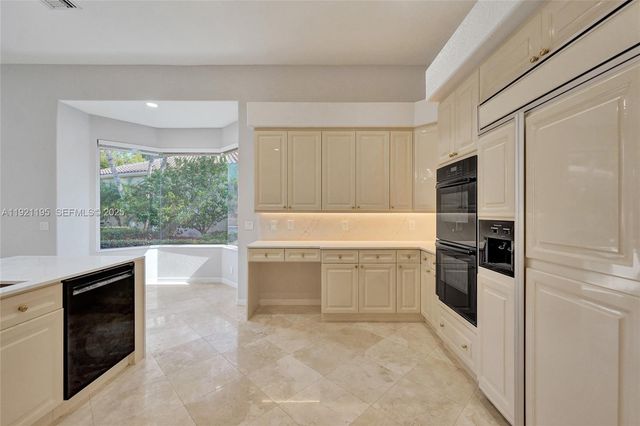 2456 Bay Isle Ct, Weston, FL 33327