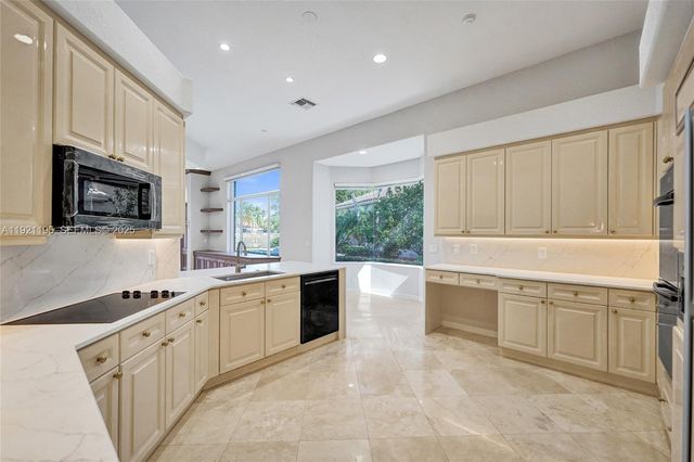 2456 Bay Isle Ct, Weston, FL 33327