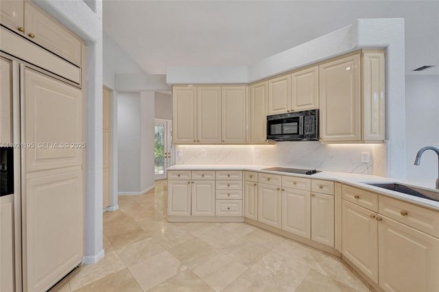 2456 Bay Isle Ct, Weston, FL 33327