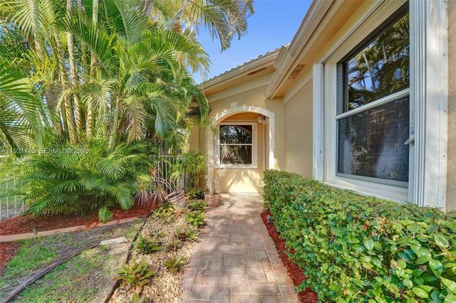 2456 Bay Isle Ct, Weston, FL 33327