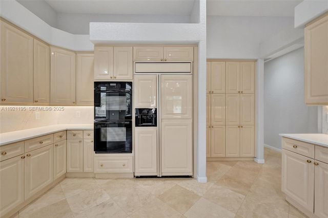 2456 Bay Isle Ct, Weston, FL 33327