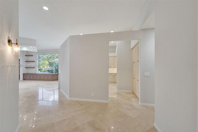 2456 Bay Isle Ct, Weston, FL 33327