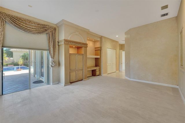 2456 Bay Isle Ct, Weston, FL 33327