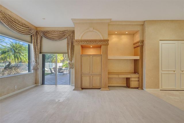 2456 Bay Isle Ct, Weston, FL 33327