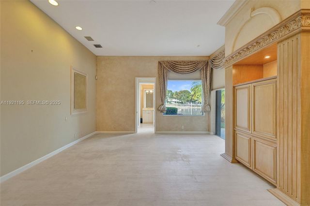 2456 Bay Isle Ct, Weston, FL 33327