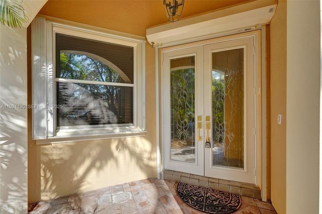 2456 Bay Isle Ct, Weston, FL 33327