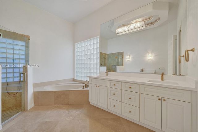 2456 Bay Isle Ct, Weston, FL 33327