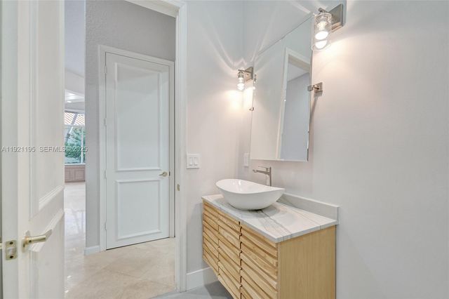 2456 Bay Isle Ct, Weston, FL 33327