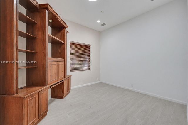 2456 Bay Isle Ct, Weston, FL 33327