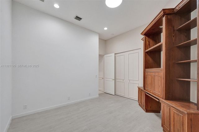 2456 Bay Isle Ct, Weston, FL 33327