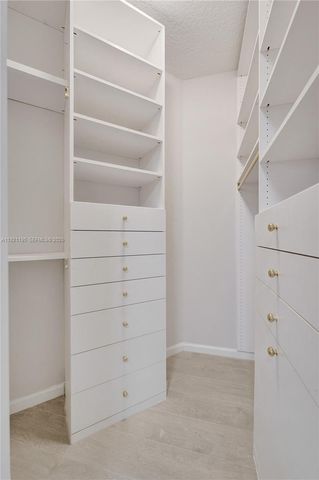 2456 Bay Isle Ct, Weston, FL 33327