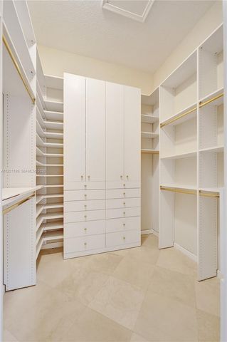 2456 Bay Isle Ct, Weston, FL 33327