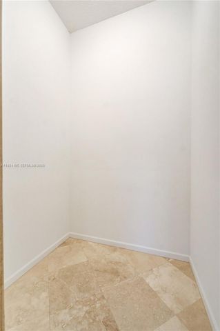 2456 Bay Isle Ct, Weston, FL 33327