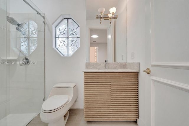 2456 Bay Isle Ct, Weston, FL 33327