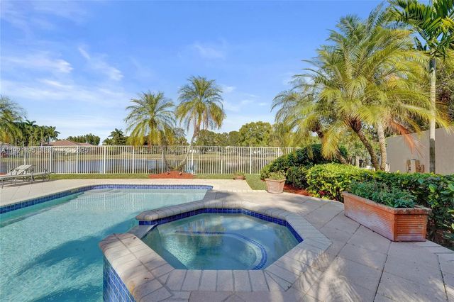 2456 Bay Isle Ct, Weston, FL 33327