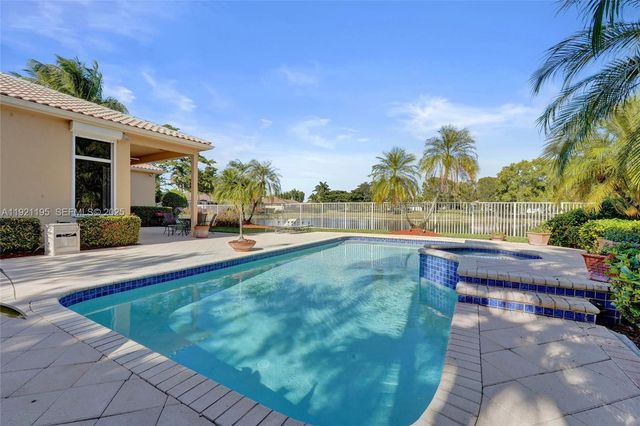 2456 Bay Isle Ct, Weston, FL 33327