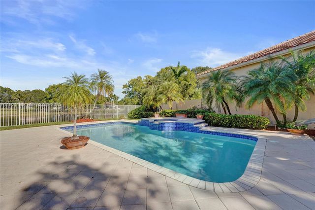 2456 Bay Isle Ct, Weston, FL 33327