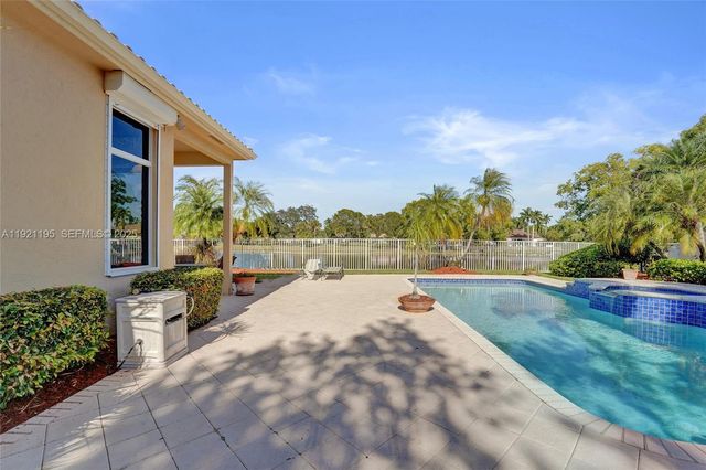 2456 Bay Isle Ct, Weston, FL 33327