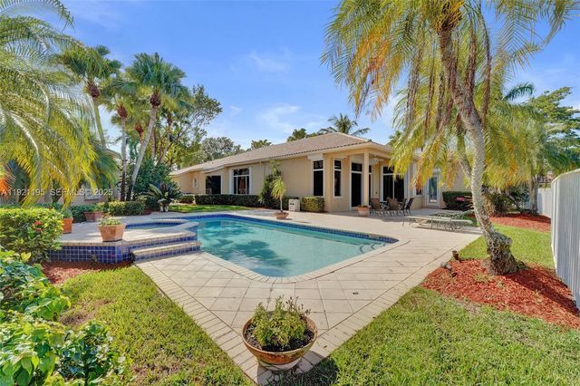 2456 Bay Isle Ct, Weston, FL 33327