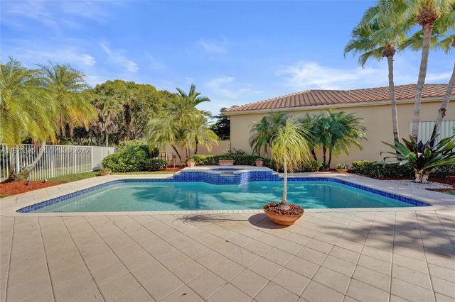 2456 Bay Isle Ct, Weston, FL 33327