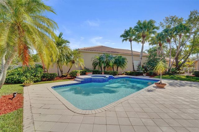 2456 Bay Isle Ct, Weston, FL 33327