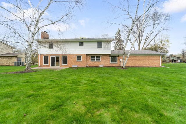 9445 Fairway DRIVE, Bayside, WI 53217