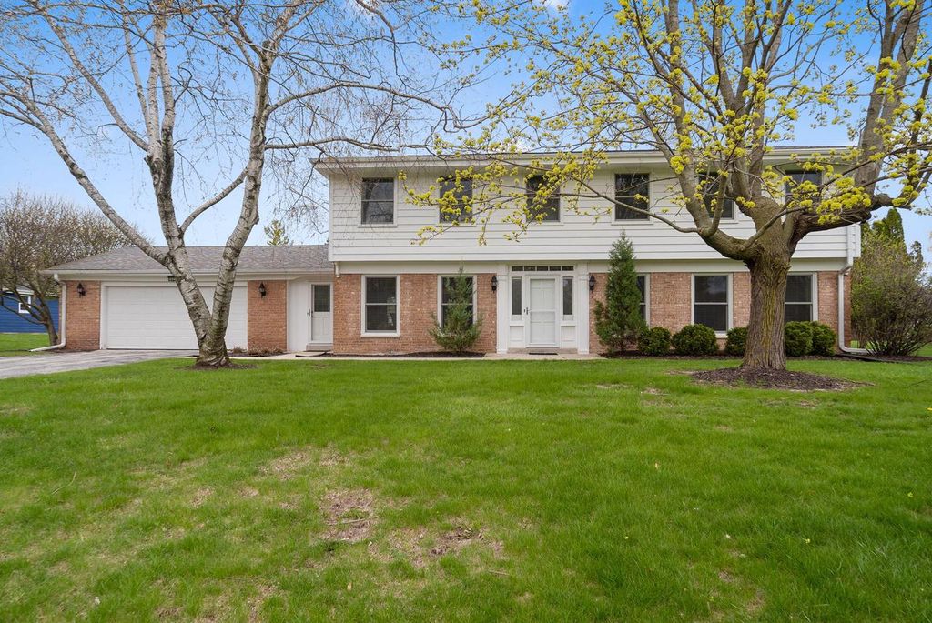9445 Fairway DRIVE, Bayside, WI 53217