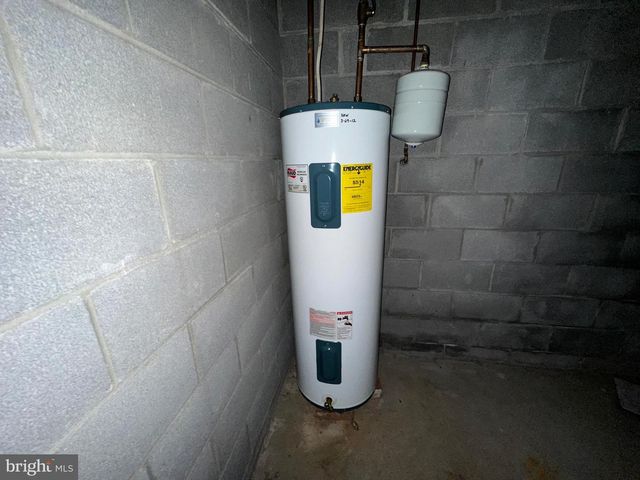 10510 HERSHEY DR, Williamsport, MD 21795