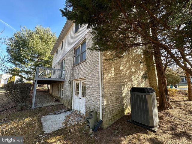 10510 HERSHEY DR, Williamsport, MD 21795