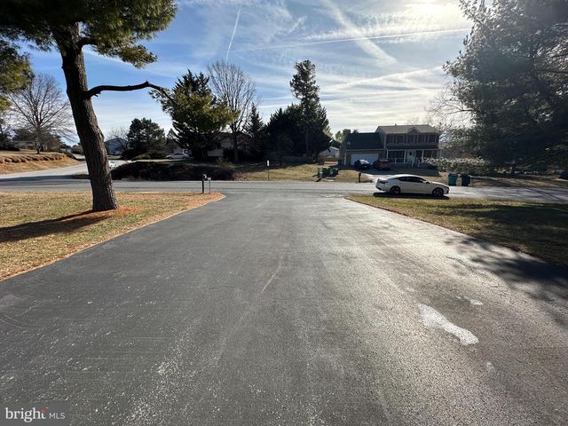 10510 HERSHEY DR, Williamsport, MD 21795