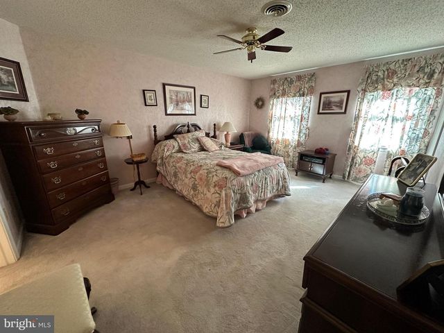 10510 HERSHEY DR, Williamsport, MD 21795