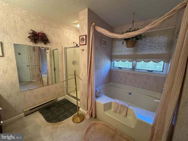 10510 HERSHEY DR, Williamsport, MD 21795