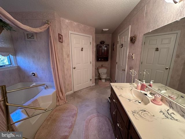 10510 HERSHEY DR, Williamsport, MD 21795