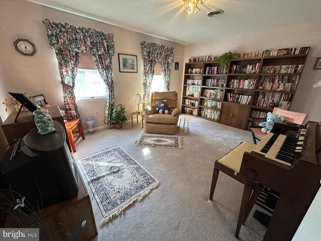 10510 HERSHEY DR, Williamsport, MD 21795