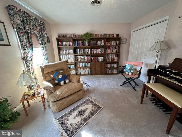 10510 HERSHEY DR, Williamsport, MD 21795