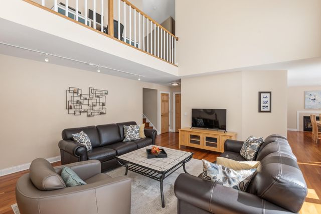 16229 Graben Court, Eden Prairie, MN 55346