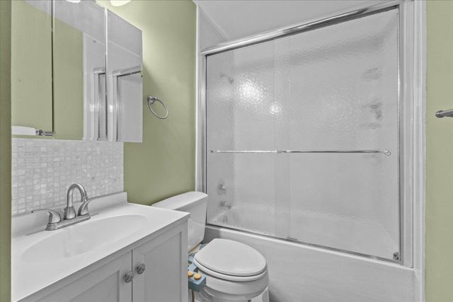 100 W Canal St Apt 4, Winooski, VT 05404