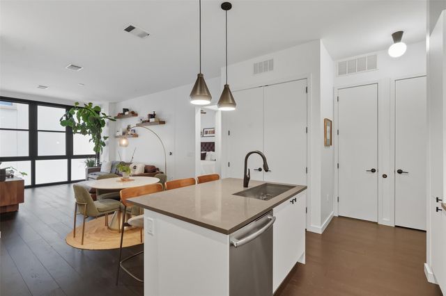 800 Embassy DR 320, Austin, TX 78702