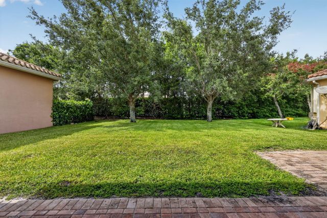 8135 Cantabria Falls Drive, Boynton Beach, FL 33473