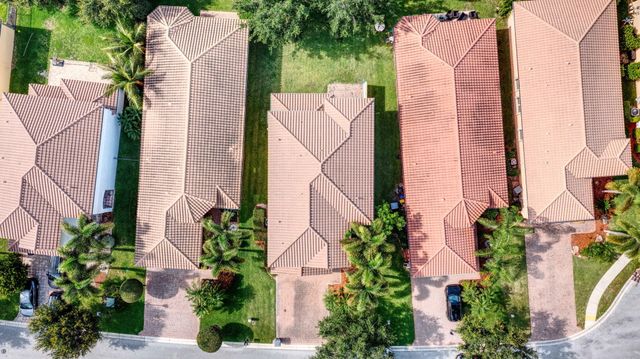8135 Cantabria Falls Drive, Boynton Beach, FL 33473