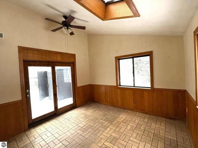 8890 US-131, S, Grawn, MI 49637