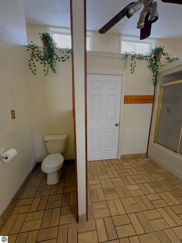 8890 US-131, S, Grawn, MI 49637