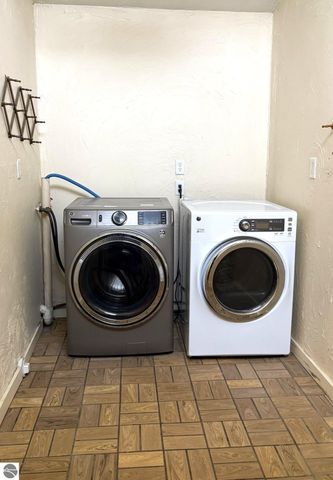 8890 US-131, S, Grawn, MI 49637