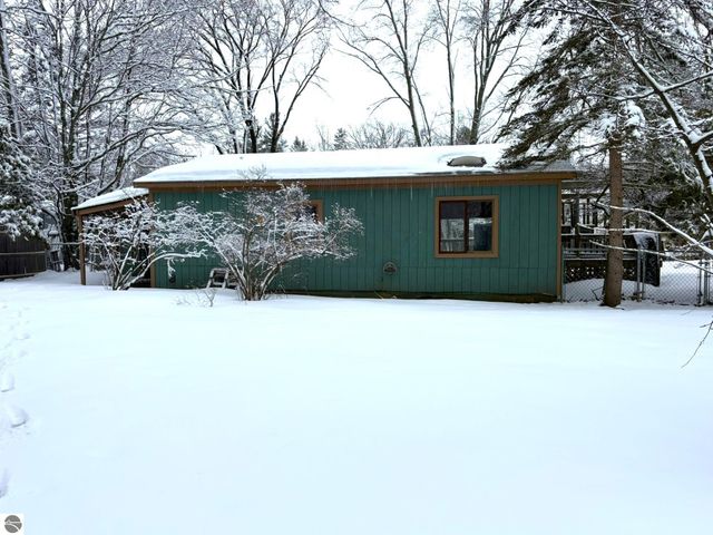 8890 US-131, S, Grawn, MI 49637