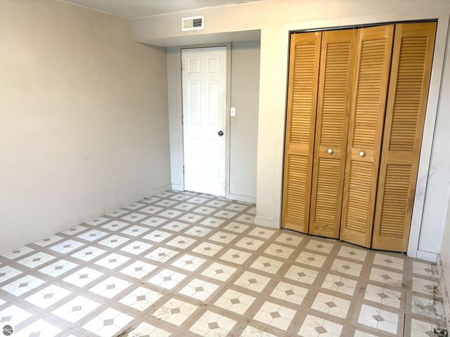 8890 US-131, S, Grawn, MI 49637