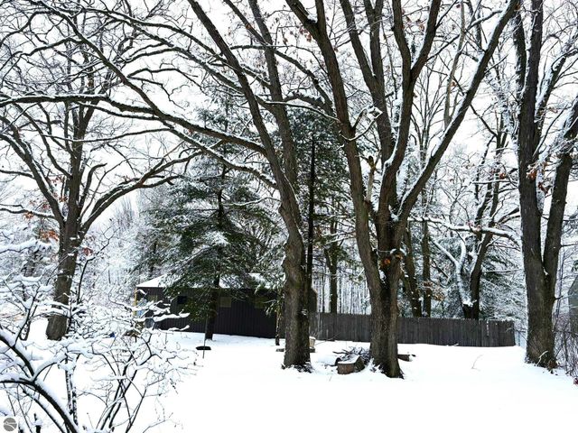 8890 US-131, S, Grawn, MI 49637