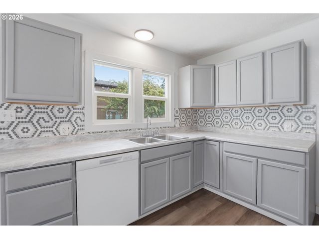 416 Nw 5TH Ave, Kelso, WA 98626