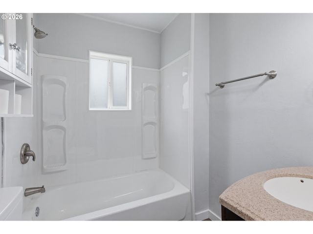 416 Nw 5TH Ave, Kelso, WA 98626